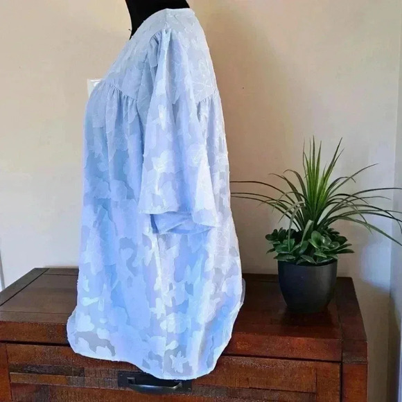❤️ Short Bell Sleeve Blouse Crewneck  Medium Tops Floral Blue Textured Shirt - Picture 3 of 13